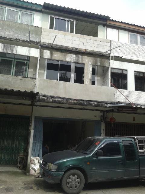 รับต่อเติมบ้านและงานอื่นๆ กันสาดหน้าบ้าน โรงจอดรถ ห้องน้ำ ห้องครัว เดินไฟ ตามเนื้อหาด้านล่าง งานเล็กงานน้อย-งานมาก ไปหมด559..6