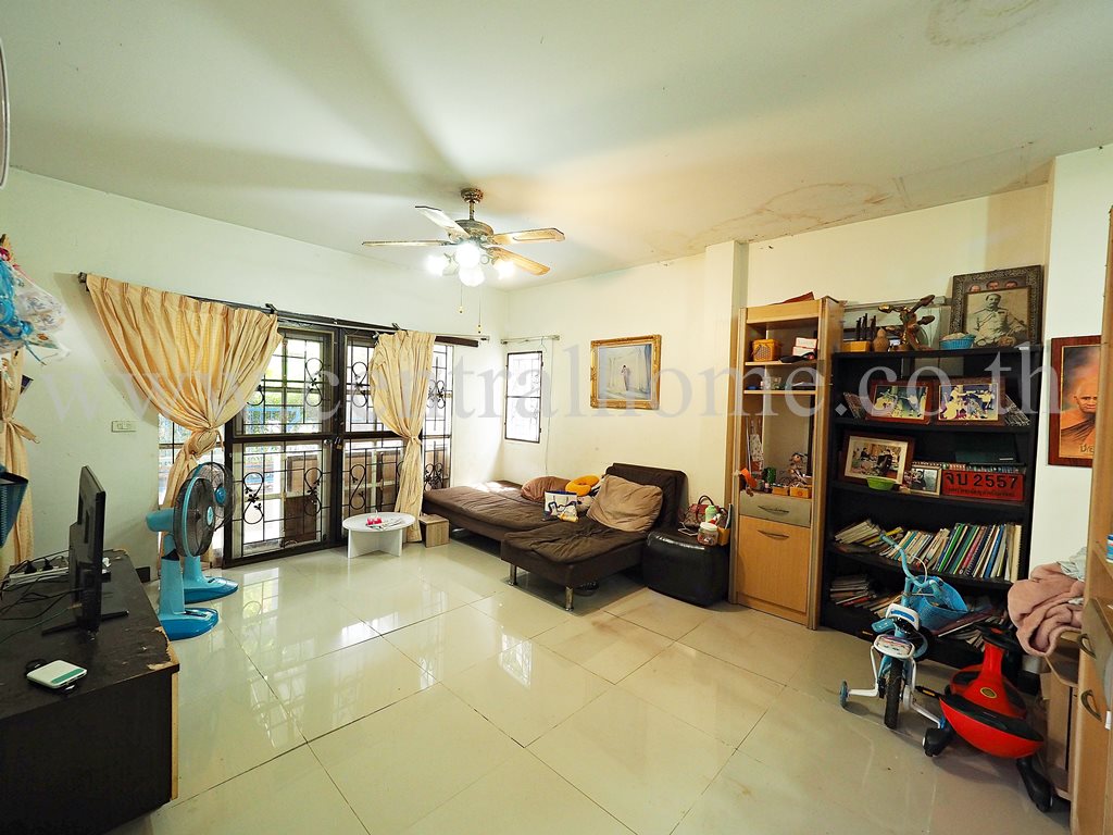 บ้านแฝด หมู่บ้าน บุรีรมย์  วงแหวน - ปิ่นเกล้า หน้าบ้านไม่ชนใคร