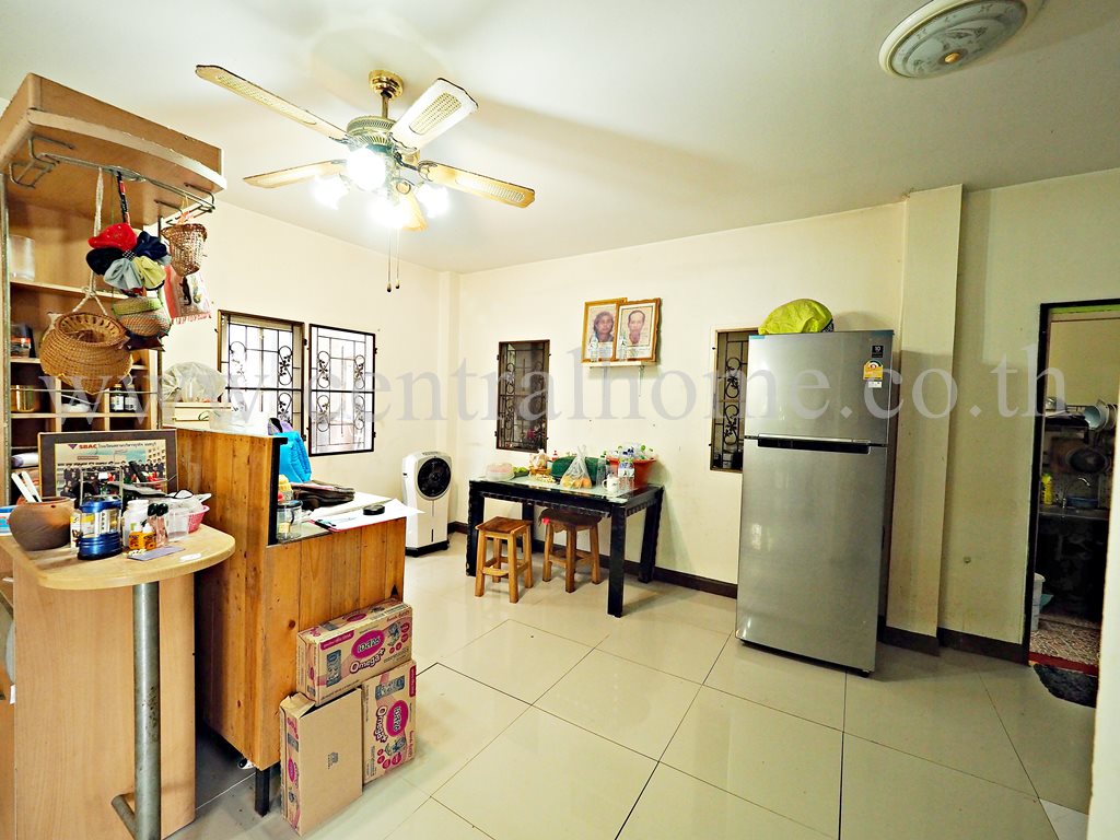 บ้านแฝด หมู่บ้าน บุรีรมย์  วงแหวน - ปิ่นเกล้า หน้าบ้านไม่ชนใคร