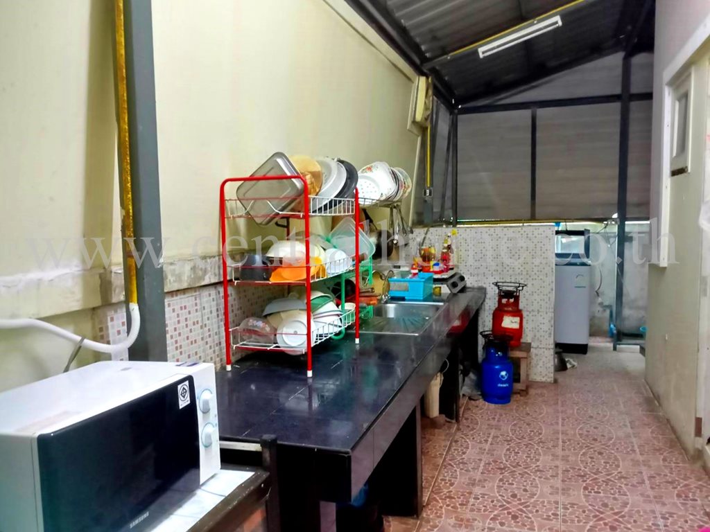 บ้านแฝด หมู่บ้าน บุรีรมย์  วงแหวน - ปิ่นเกล้า หน้าบ้านไม่ชนใคร