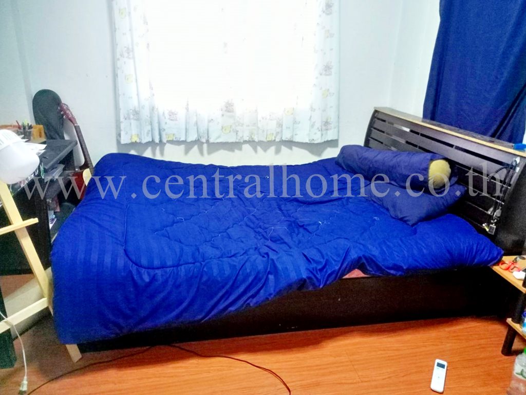 บ้านแฝด หมู่บ้าน บุรีรมย์  วงแหวน - ปิ่นเกล้า หน้าบ้านไม่ชนใคร