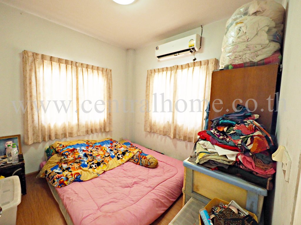 บ้านแฝด หมู่บ้าน บุรีรมย์  วงแหวน - ปิ่นเกล้า หน้าบ้านไม่ชนใคร