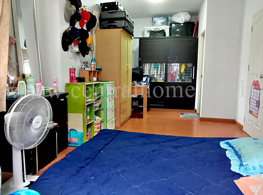 บ้านแฝด หมู่บ้าน บุรีรมย์  วงแหวน - ปิ่นเกล้า หน้าบ้านไม่ชนใคร