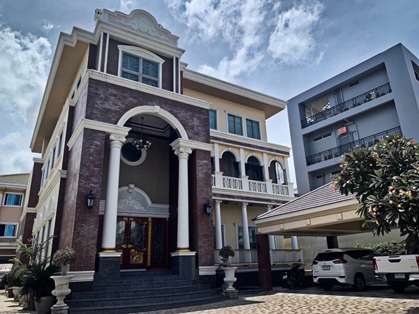 ขาย คฤหาสน์หรู 3ชั้น สไตล์หลุยส์ ตกแต่งสวยพร้อมอยู่ พื้นที่กว่า1000ตรม. ซ.ประชาอุทิศ33 เขตทุ่งครุ