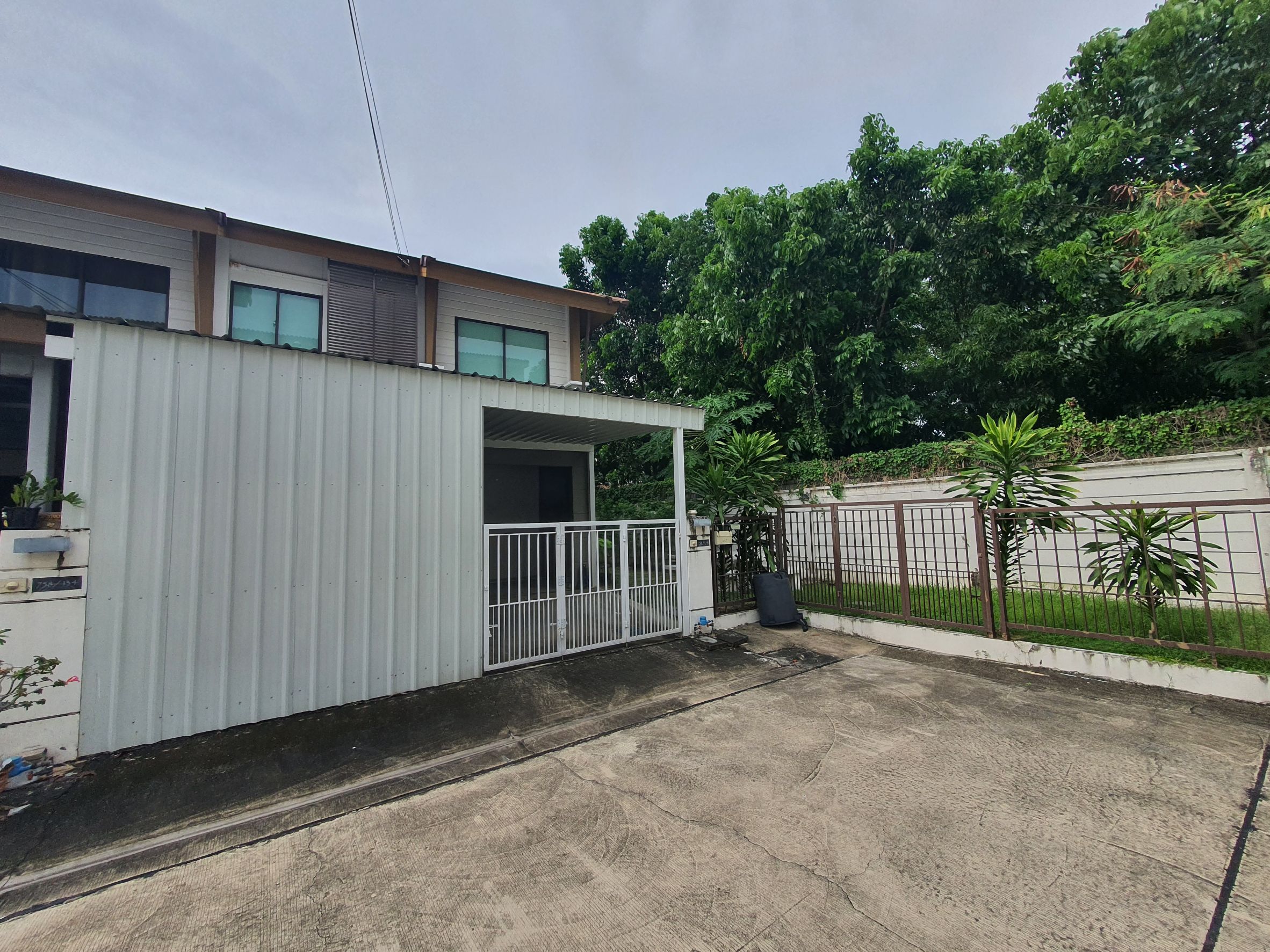 ขายทาวน์โฮม หมู่บ้านพฤกษาวิลล์ 57 ซอยพัฒนาการ 38 หลังมุม ตกแต่งสวย มีห้องสโตร์ เหมาะทำโฮมออฟฟิศ