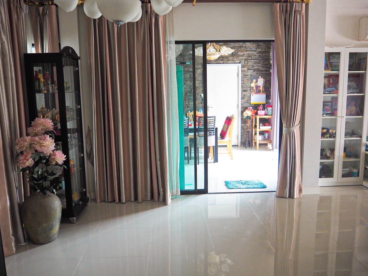 ขายด่วน!! บ้านเดี่ยวพร้อมอยู่ ราคาขาดทุน ถูกมากกก
