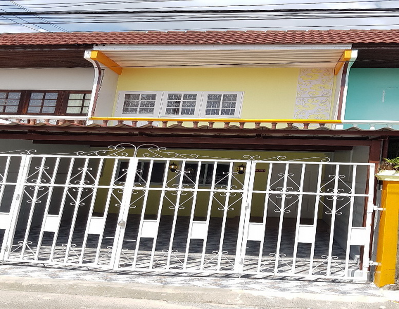 ขายทาวเฮาส์ใกล้ท่าอิฐถนนรัตนาธิเบศใกล้สถานีบางรักใหญ่ตกแต่งใหม่ทั้งหลัง