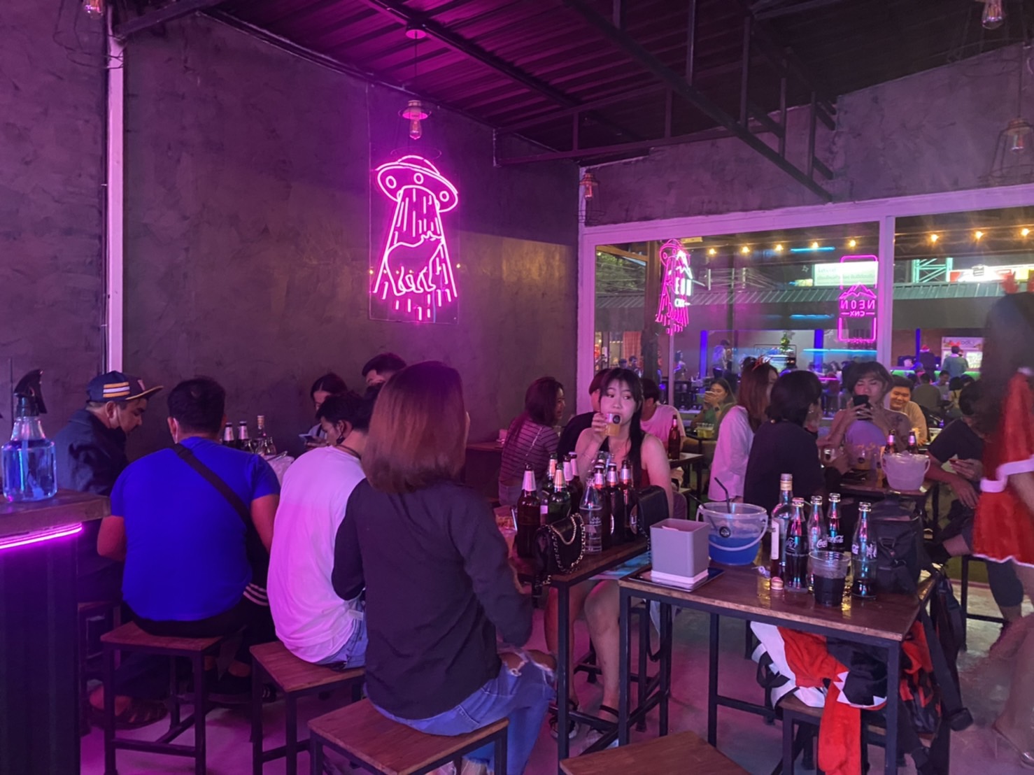เซ้ง ร้านกึ่งร้านเหล้า + ผับ พร้อมอุปกรณ์ อำเภอเมือง เชียงใหม่