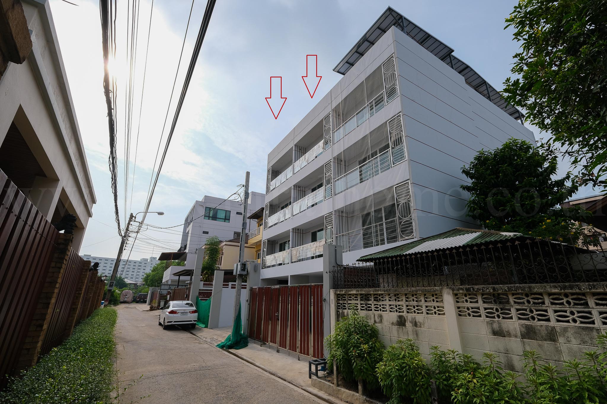 อาคารพาณิชย์ 3.5 ชั้น สร้างใหม่ ซอยพหลโยธิน 24 แยก 2-1-2