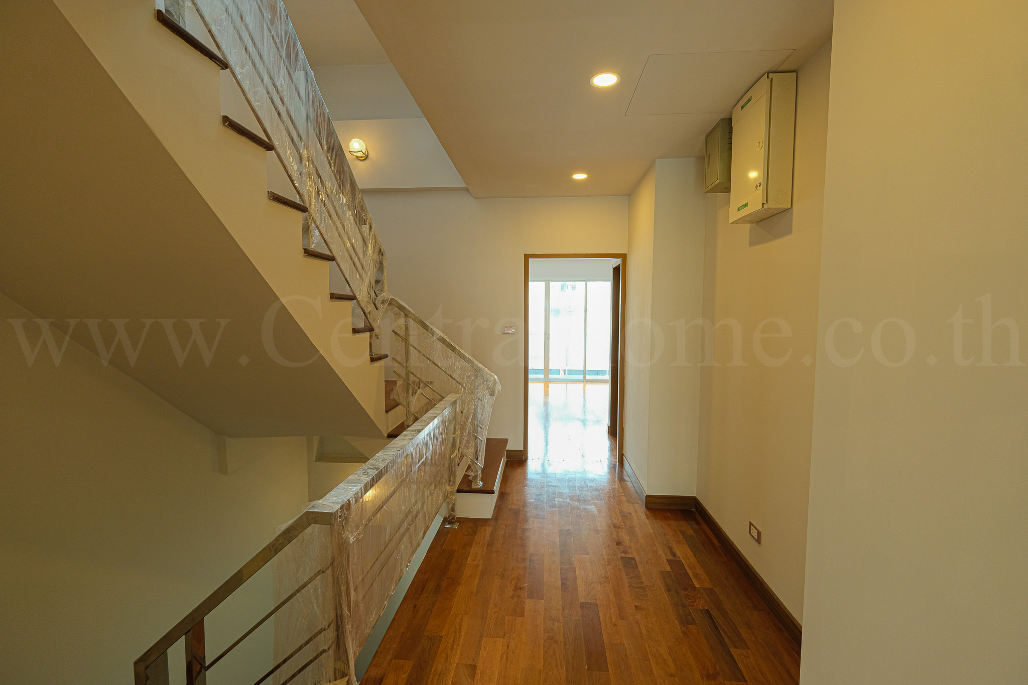 อาคารพาณิชย์ 3.5 ชั้น สร้างใหม่ ซอยพหลโยธิน 24 แยก 2-1-2