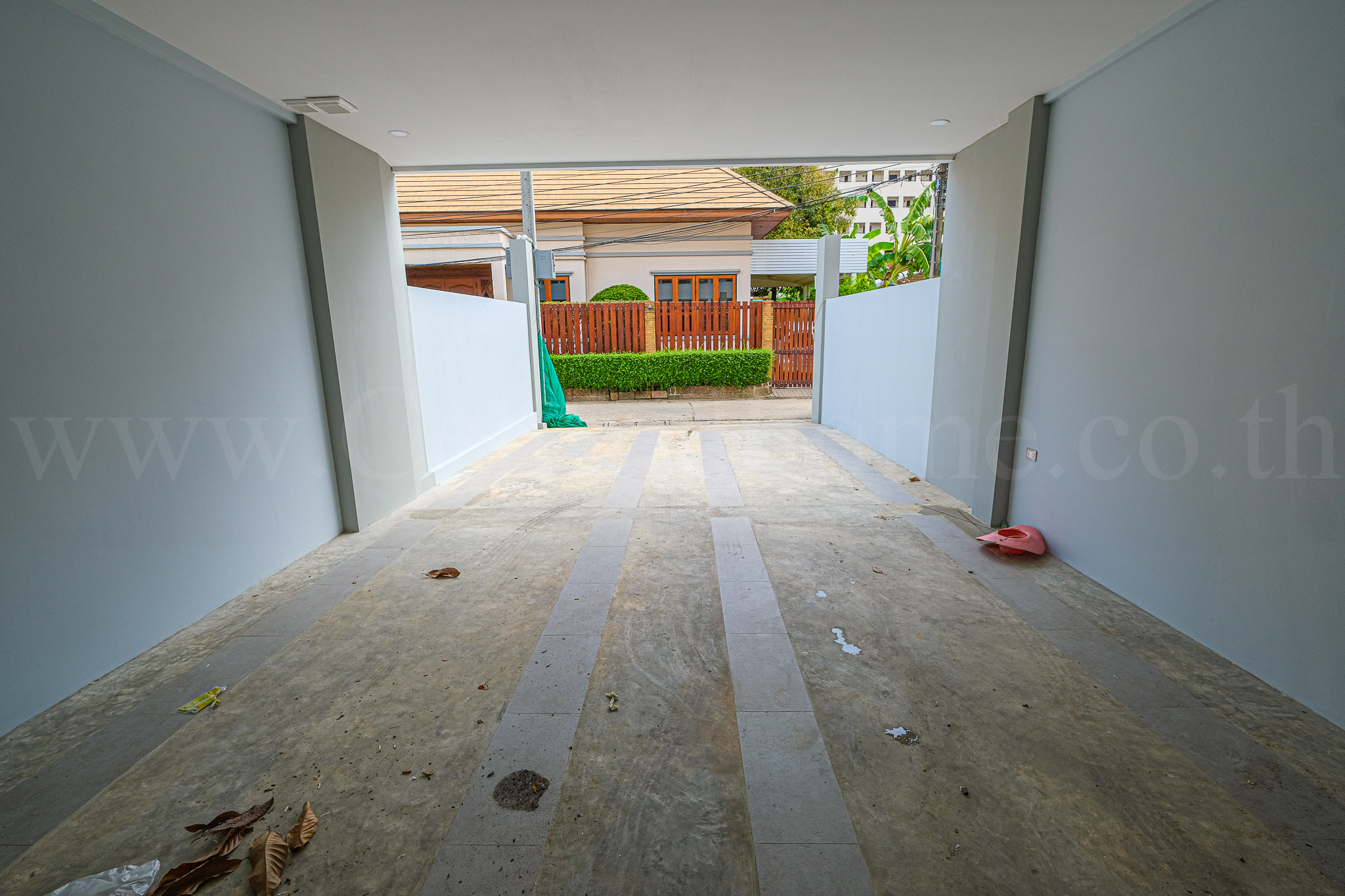 อาคารพาณิชย์ 3.5 ชั้น สร้างใหม่ ซอยพหลโยธิน 24 แยก 2-1-2