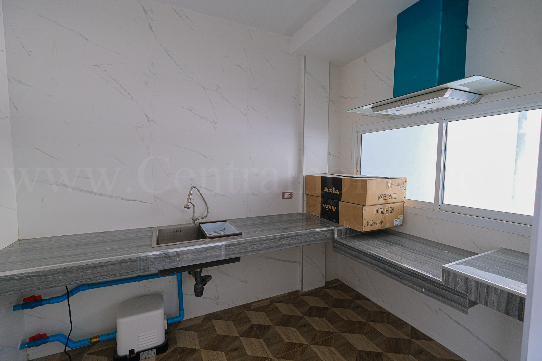 อาคารพาณิชย์ 3.5 ชั้น สร้างใหม่ ซอยพหลโยธิน 24 แยก 2-1-2