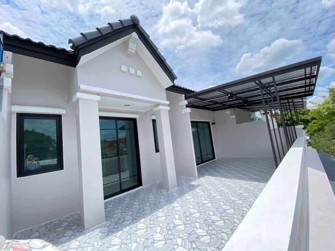 หลังนี้ลดราคา หมู่บ้านอุบลชาติ ถนนเมน  ถ.รัตนาธิเบศร์ ตำบลไทรม้า อำเภอเมืองนนทบุรี จังหวัดนนทบุรี 