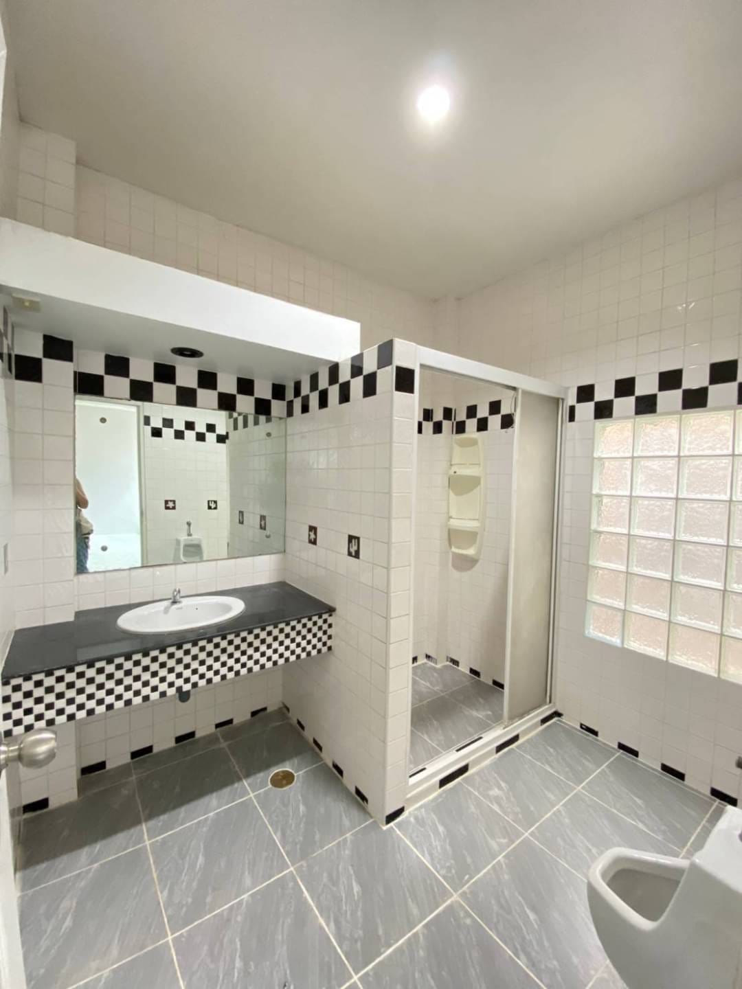 หลังนี้ลดราคา หมู่บ้านอุบลชาติ ถนนเมน  ถ.รัตนาธิเบศร์ ตำบลไทรม้า อำเภอเมืองนนทบุรี จังหวัดนนทบุรี 