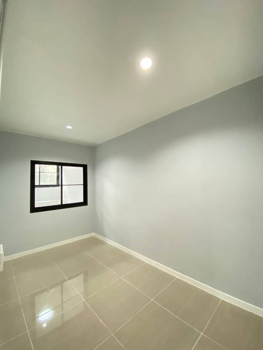 หลังนี้ลดราคา หมู่บ้านอุบลชาติ ถนนเมน  ถ.รัตนาธิเบศร์ ตำบลไทรม้า อำเภอเมืองนนทบุรี จังหวัดนนทบุรี 