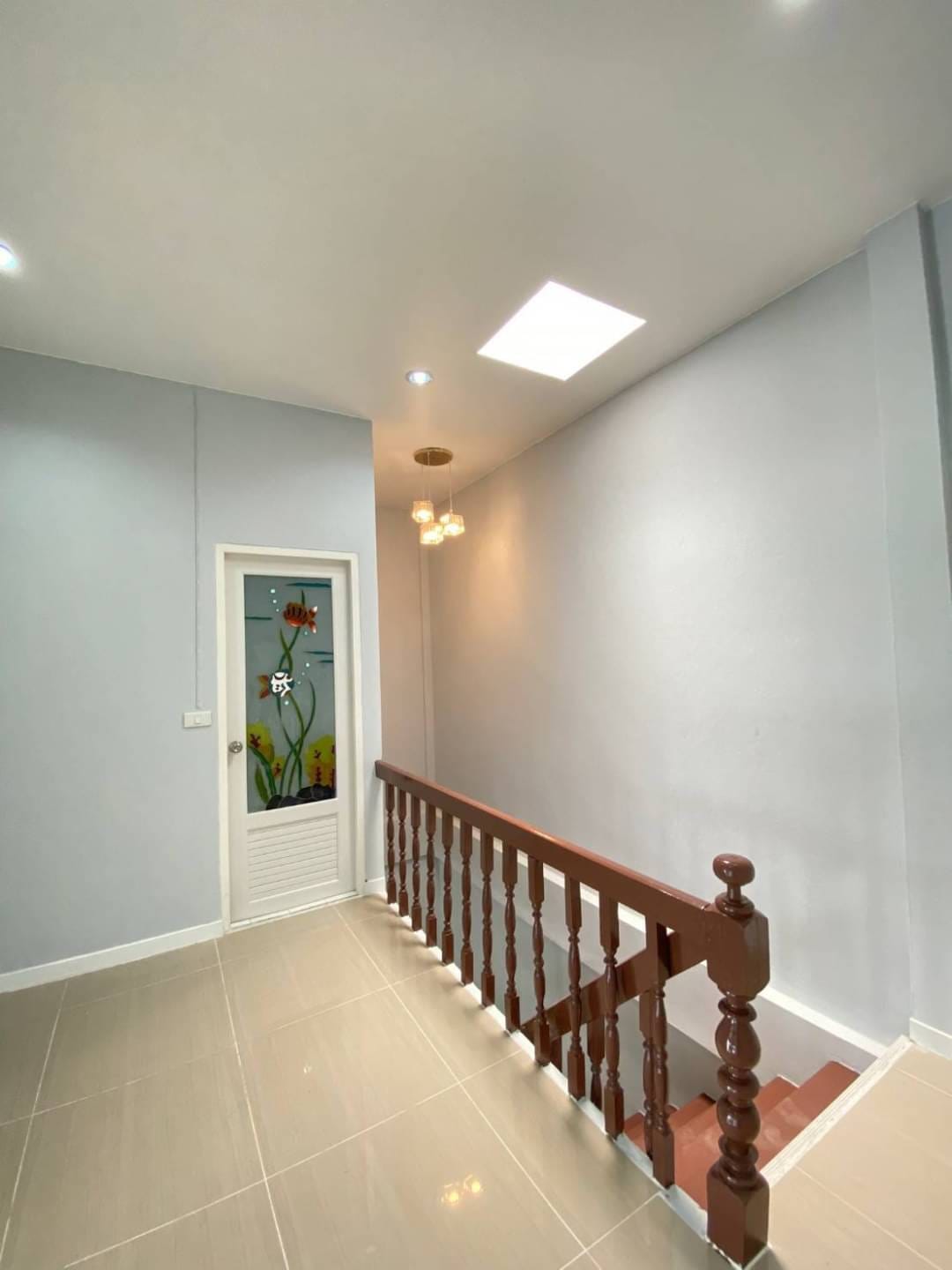 หลังนี้ลดราคา หมู่บ้านอุบลชาติ ถนนเมน  ถ.รัตนาธิเบศร์ ตำบลไทรม้า อำเภอเมืองนนทบุรี จังหวัดนนทบุรี 