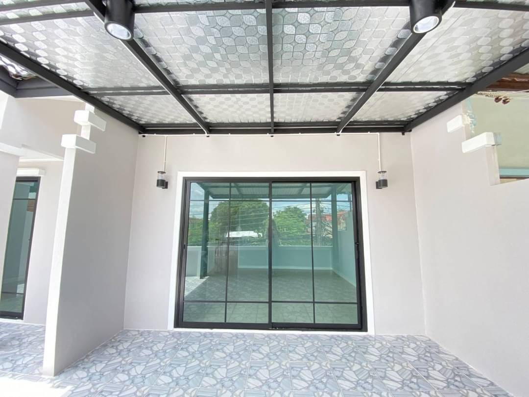 หลังนี้ลดราคา หมู่บ้านอุบลชาติ ถนนเมน  ถ.รัตนาธิเบศร์ ตำบลไทรม้า อำเภอเมืองนนทบุรี จังหวัดนนทบุรี 