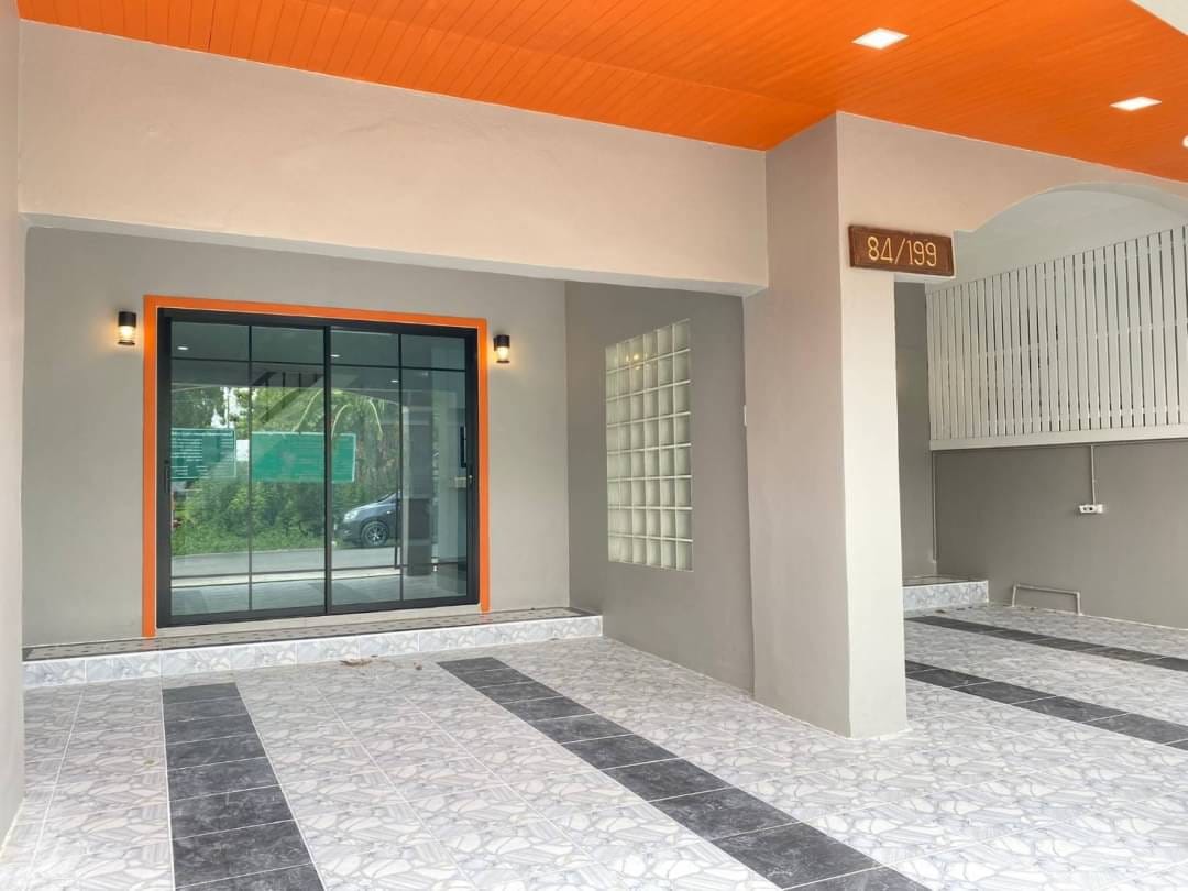 หลังนี้ลดราคา หมู่บ้านอุบลชาติ ถนนเมน  ถ.รัตนาธิเบศร์ ตำบลไทรม้า อำเภอเมืองนนทบุรี จังหวัดนนทบุรี 