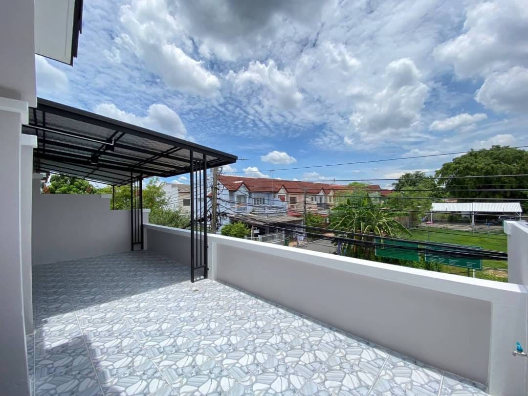 หลังนี้ลดราคา หมู่บ้านอุบลชาติ ถนนเมน  ถ.รัตนาธิเบศร์ ตำบลไทรม้า อำเภอเมืองนนทบุรี จังหวัดนนทบุรี 