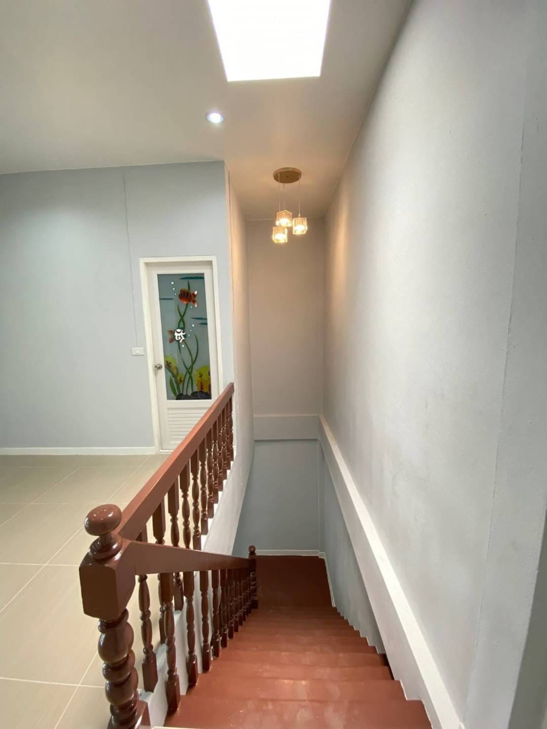 หลังนี้ลดราคา หมู่บ้านอุบลชาติ ถนนเมน  ถ.รัตนาธิเบศร์ ตำบลไทรม้า อำเภอเมืองนนทบุรี จังหวัดนนทบุรี 