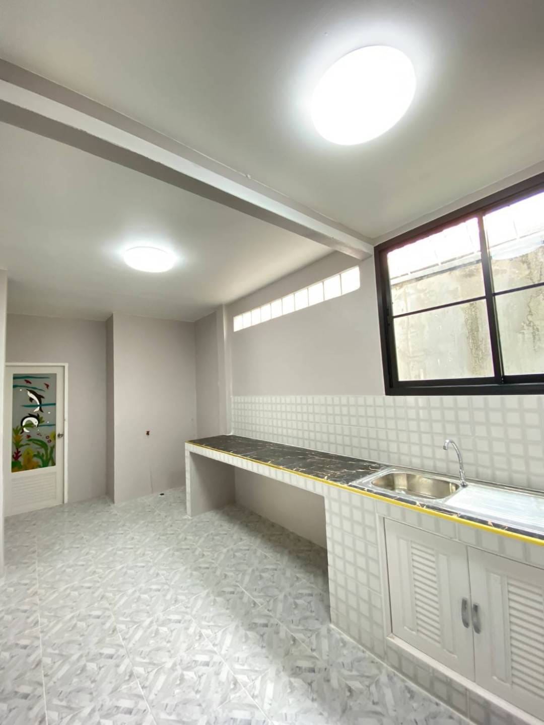 หลังนี้ลดราคา หมู่บ้านอุบลชาติ ถนนเมน  ถ.รัตนาธิเบศร์ ตำบลไทรม้า อำเภอเมืองนนทบุรี จังหวัดนนทบุรี 