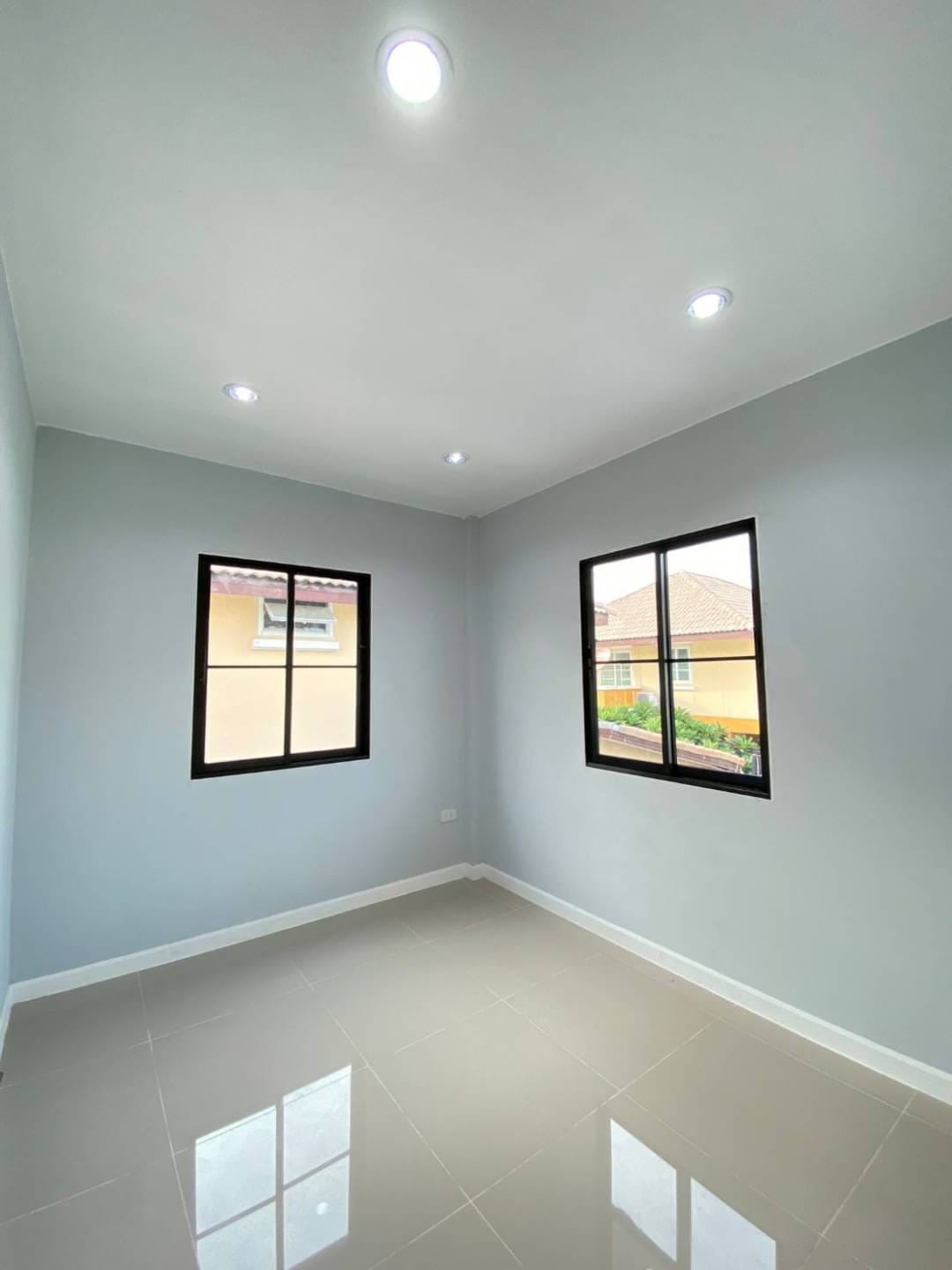 หมู่บ้านบัวทองธานี หลังมุม ตรงข้ามสมบัติบุรี - เนื้อที่ 28.3 ตร.ว.  - 3 ห้องนอน 2 ห้องนอน