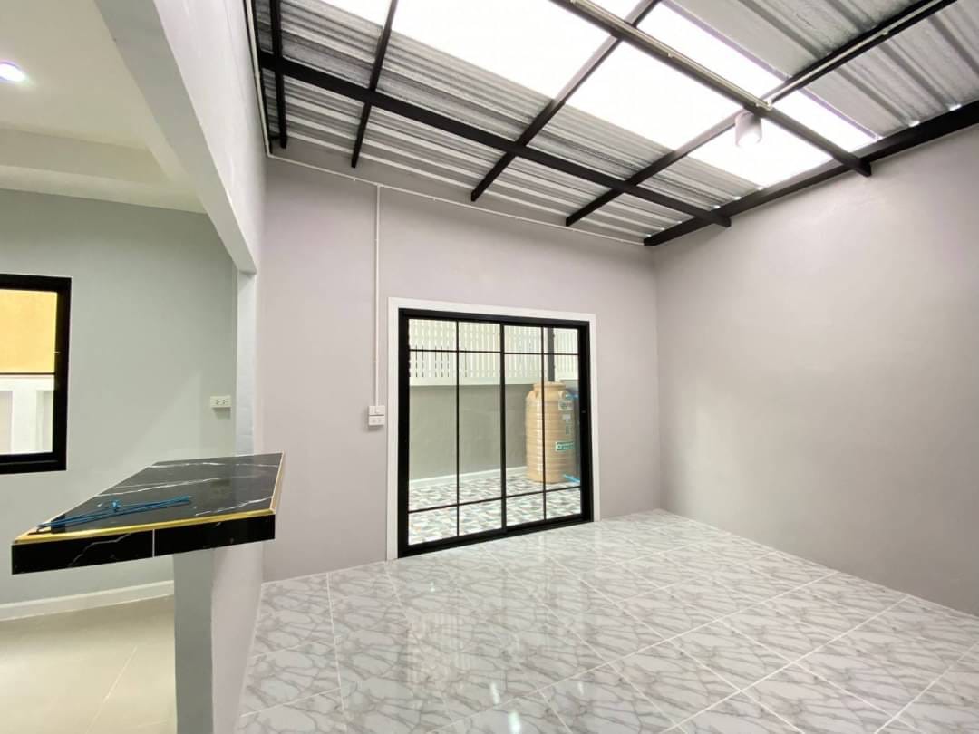 หมู่บ้านบัวทองธานี หลังมุม ตรงข้ามสมบัติบุรี - เนื้อที่ 28.3 ตร.ว.  - 3 ห้องนอน 2 ห้องนอน