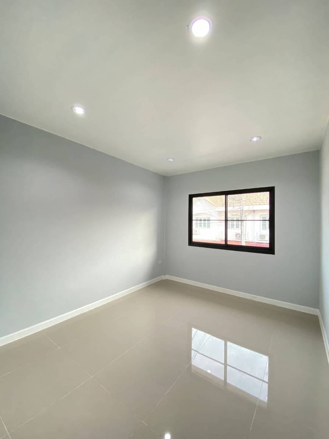 หมู่บ้านบัวทองธานี หลังมุม ตรงข้ามสมบัติบุรี - เนื้อที่ 28.3 ตร.ว.  - 3 ห้องนอน 2 ห้องนอน