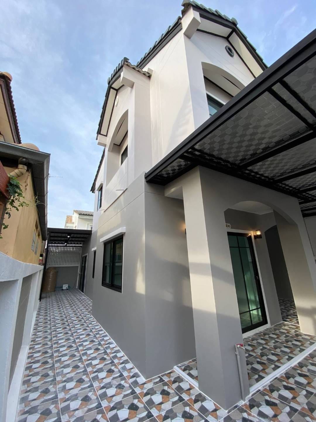 หมู่บ้านบัวทองธานี หลังมุม ตรงข้ามสมบัติบุรี - เนื้อที่ 28.3 ตร.ว.  - 3 ห้องนอน 2 ห้องนอน