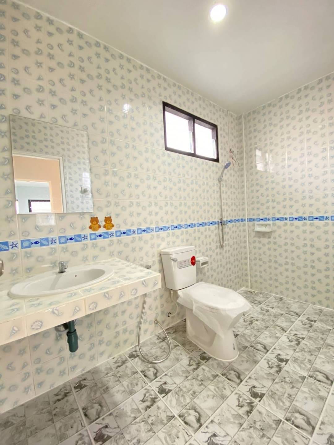 หมู่บ้านบัวทองธานี หลังมุม ตรงข้ามสมบัติบุรี - เนื้อที่ 28.3 ตร.ว.  - 3 ห้องนอน 2 ห้องนอน