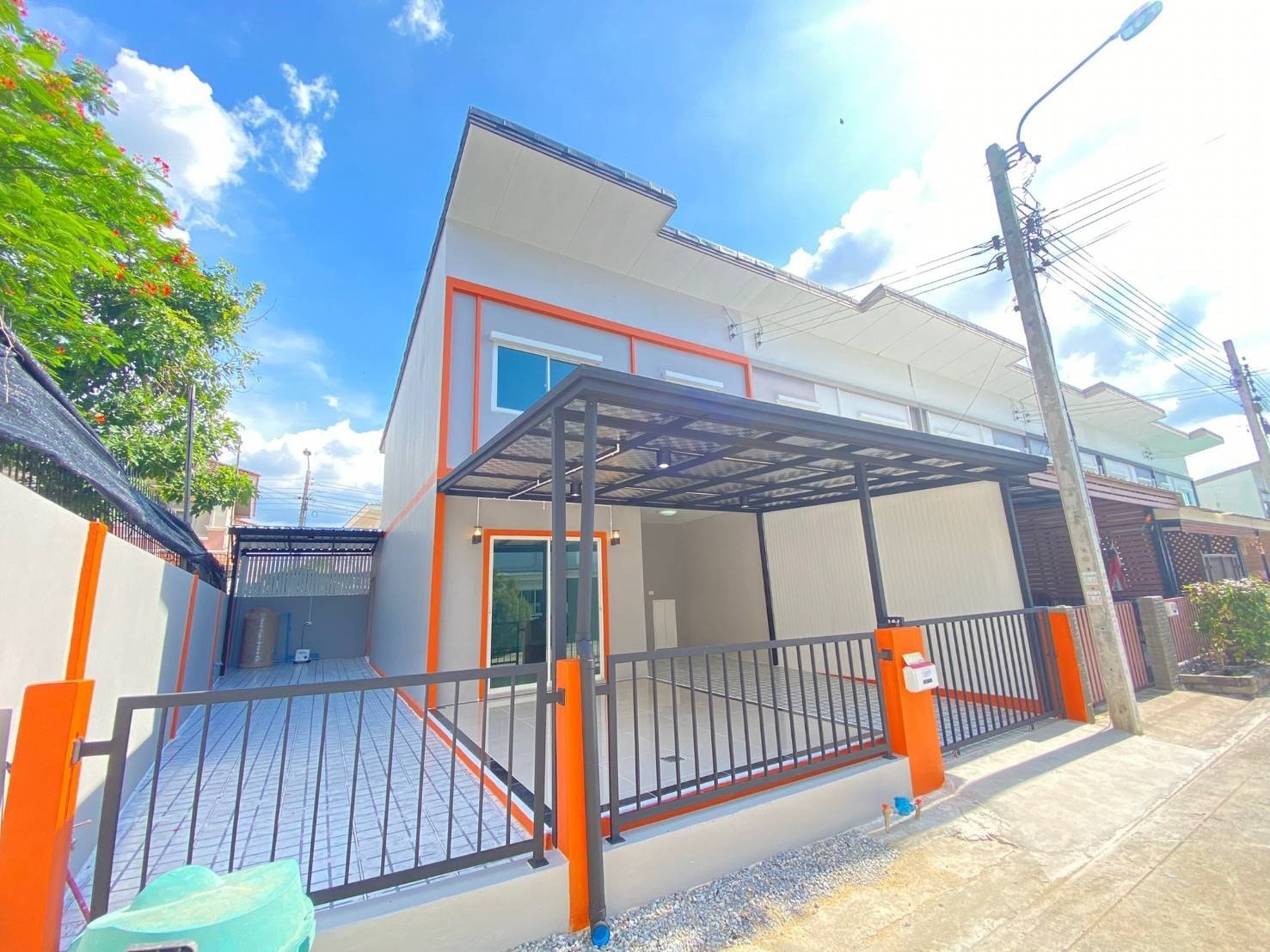 ทาวน์เฮาส์ หมู่บ้านไลโอ บลิสซ์ (กาญจนาภิเษก-ชัยพฤกษ์)​ 3นอน2 น้ำ