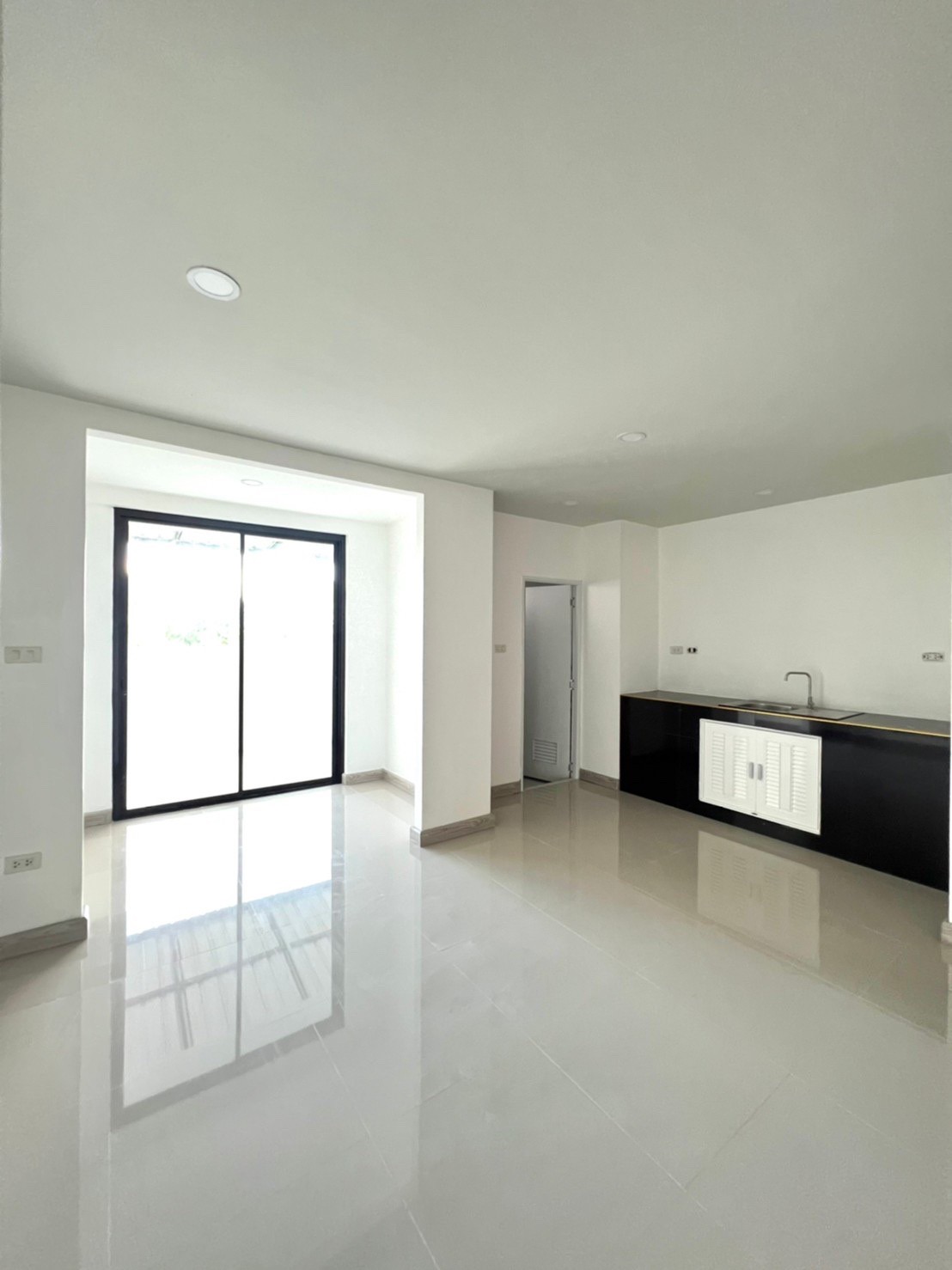 Agent Post ขายถูก ทาวน์เฮ้า2 ชั้น (Renovateใหม่) แปลงริม