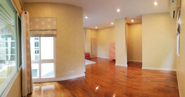 ขายบ้านเดี่ยว 3 ชั้น สุดหรู แกรนด์ บางกอก บูเลอวาร์ด รัชดา - รามอินทรา