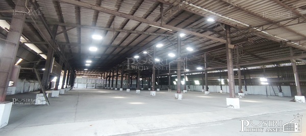 ราคาพิเศษ ให้เช่าโรงงาน 2,080 สีม่วง ติดถนนสองด้าน พร้อมเครนรับหนัก 5 ตัน 2 ตัว พื้นรับ 3 ตัน / ตร.ม. ใกล้ถนนเศรษฐกิจเพียง 700 ม. เท่านั้น kk5172s