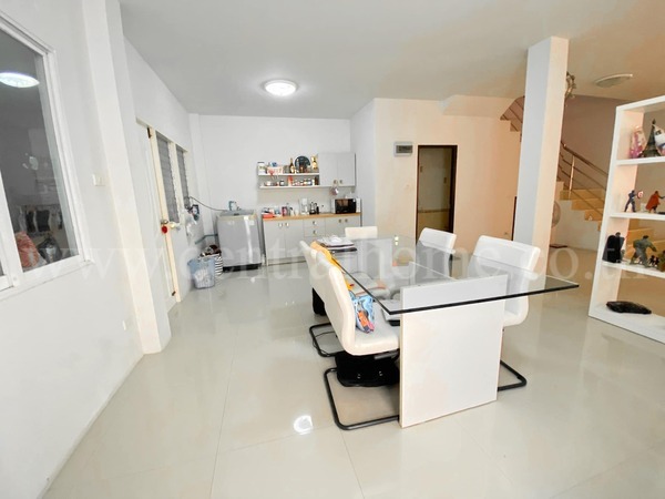 บ้านแฝด หมู่บ้าน กนกกุล ประชาอุทิศ 72