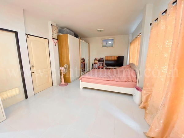 บ้านแฝด หมู่บ้าน กนกกุล ประชาอุทิศ 72