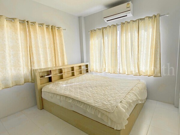 บ้านแฝด หมู่บ้าน กนกกุล ประชาอุทิศ 72