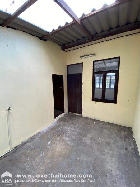 ขายตึกแถว3ชั้นติดถนนลาดพร้าว80 ห่างจากถนนเพียง 70 เมตร อยู่ใกล้รถไฟฟ้าสายสีเหลือง-สถานีลาดพร้าว71 เพียง 300 เมตร พื้นที่10ตรว. ปัจจุบันปล่อยให้เช่า