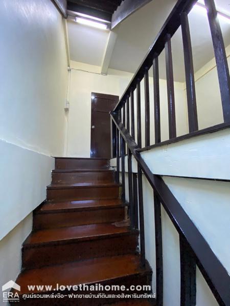 ขายตึกแถว3ชั้นติดถนนลาดพร้าว80 ห่างจากถนนเพียง 70 เมตร อยู่ใกล้รถไฟฟ้าสายสีเหลือง-สถานีลาดพร้าว71 เพียง 300 เมตร พื้นที่10ตรว. ปัจจุบันปล่อยให้เช่า