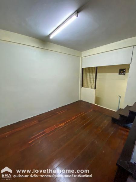 ขายตึกแถว3ชั้นติดถนนลาดพร้าว80 ห่างจากถนนเพียง 70 เมตร อยู่ใกล้รถไฟฟ้าสายสีเหลือง-สถานีลาดพร้าว71 เพียง 300 เมตร พื้นที่10ตรว. ปัจจุบันปล่อยให้เช่า