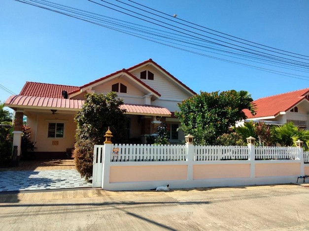 ขายบ้านเป็นบ้านโครงการ หมู่บ้านบรรยากาศดีมาก สงบ ไม่วุ่นวาย ใกล้ทะเล   หมู่บ้านล้อมรอบด้วยภูเขา อ.ปราณบุรี