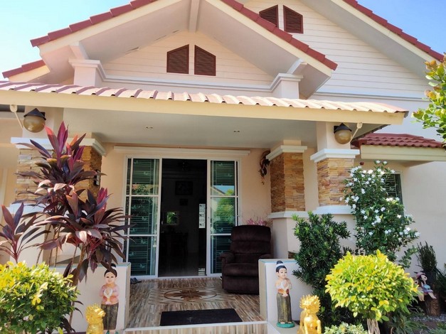 ขายบ้านเป็นบ้านโครงการ หมู่บ้านบรรยากาศดีมาก สงบ ไม่วุ่นวาย ใกล้ทะเล   หมู่บ้านล้อมรอบด้วยภูเขา อ.ปราณบุรี