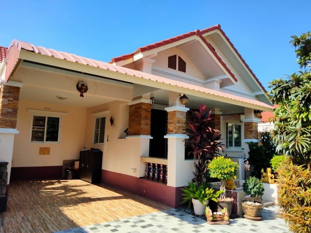 ขายบ้านเป็นบ้านโครงการ หมู่บ้านบรรยากาศดีมาก สงบ ไม่วุ่นวาย ใกล้ทะเล   หมู่บ้านล้อมรอบด้วยภูเขา อ.ปราณบุรี