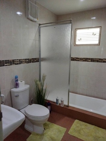 ขายบ้านเป็นบ้านโครงการ หมู่บ้านบรรยากาศดีมาก สงบ ไม่วุ่นวาย ใกล้ทะเล   หมู่บ้านล้อมรอบด้วยภูเขา อ.ปราณบุรี