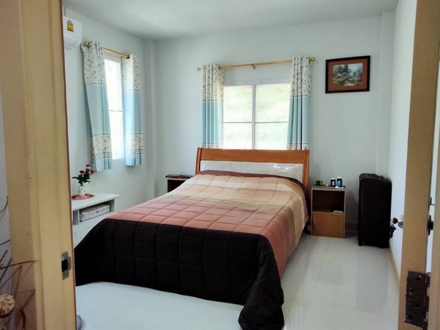 ขายบ้านเป็นบ้านโครงการ หมู่บ้านบรรยากาศดีมาก สงบ ไม่วุ่นวาย ใกล้ทะเล   หมู่บ้านล้อมรอบด้วยภูเขา อ.ปราณบุรี