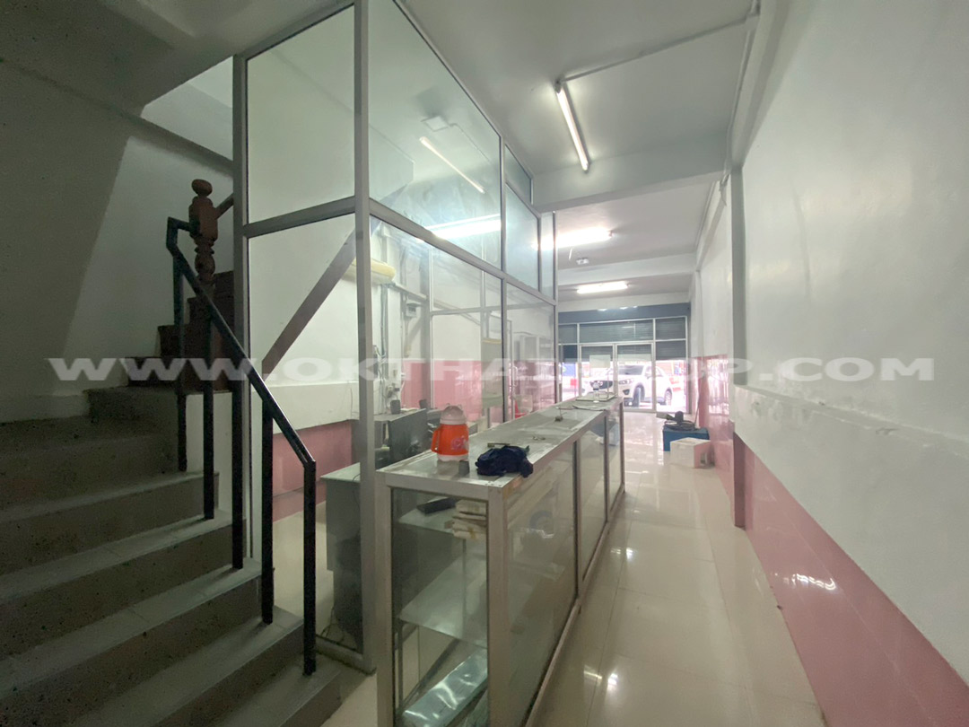 อาคารพาณิชย์ ถ.ติวานนท์ เมืองนนทบุรี