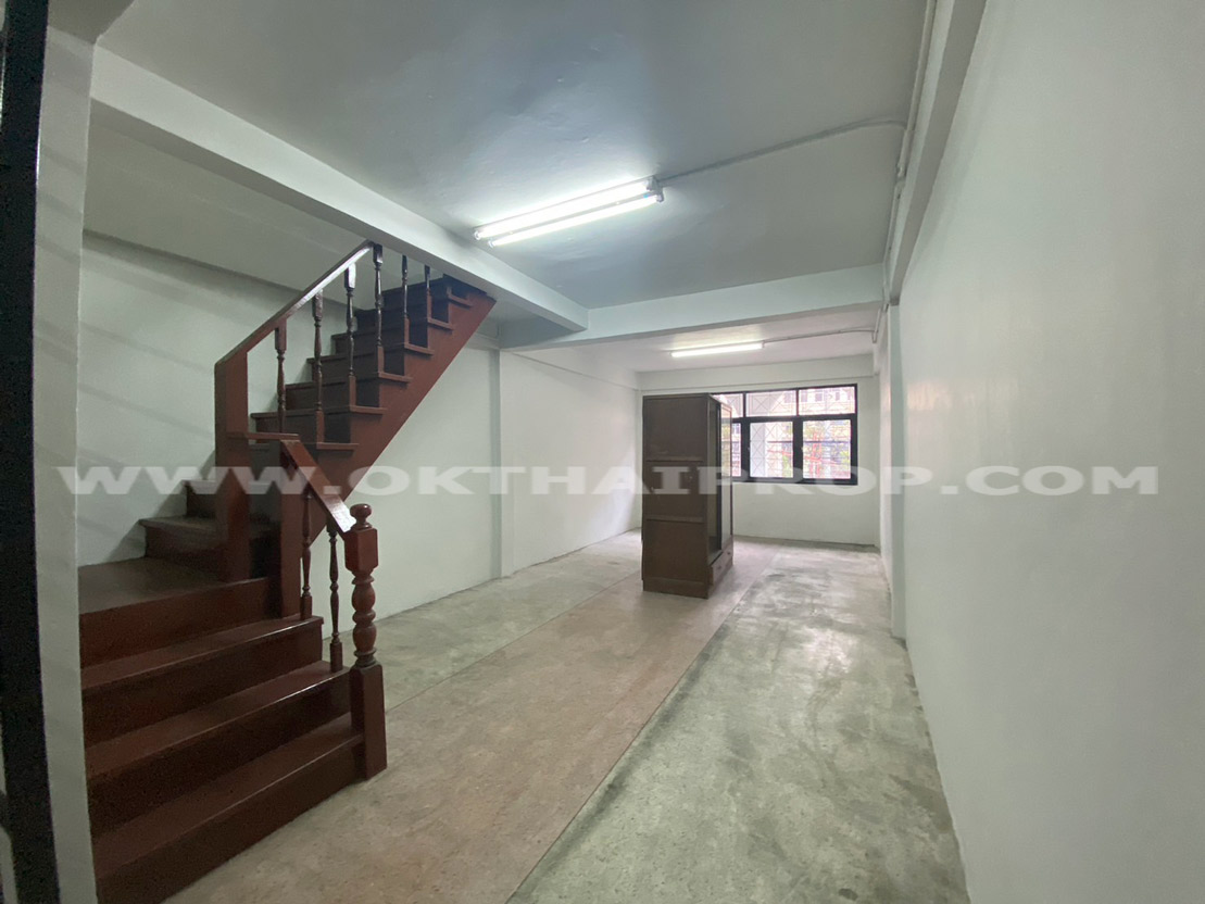 อาคารพาณิชย์ ถ.ติวานนท์ เมืองนนทบุรี