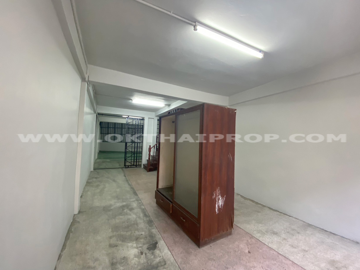 อาคารพาณิชย์ ถ.ติวานนท์ เมืองนนทบุรี