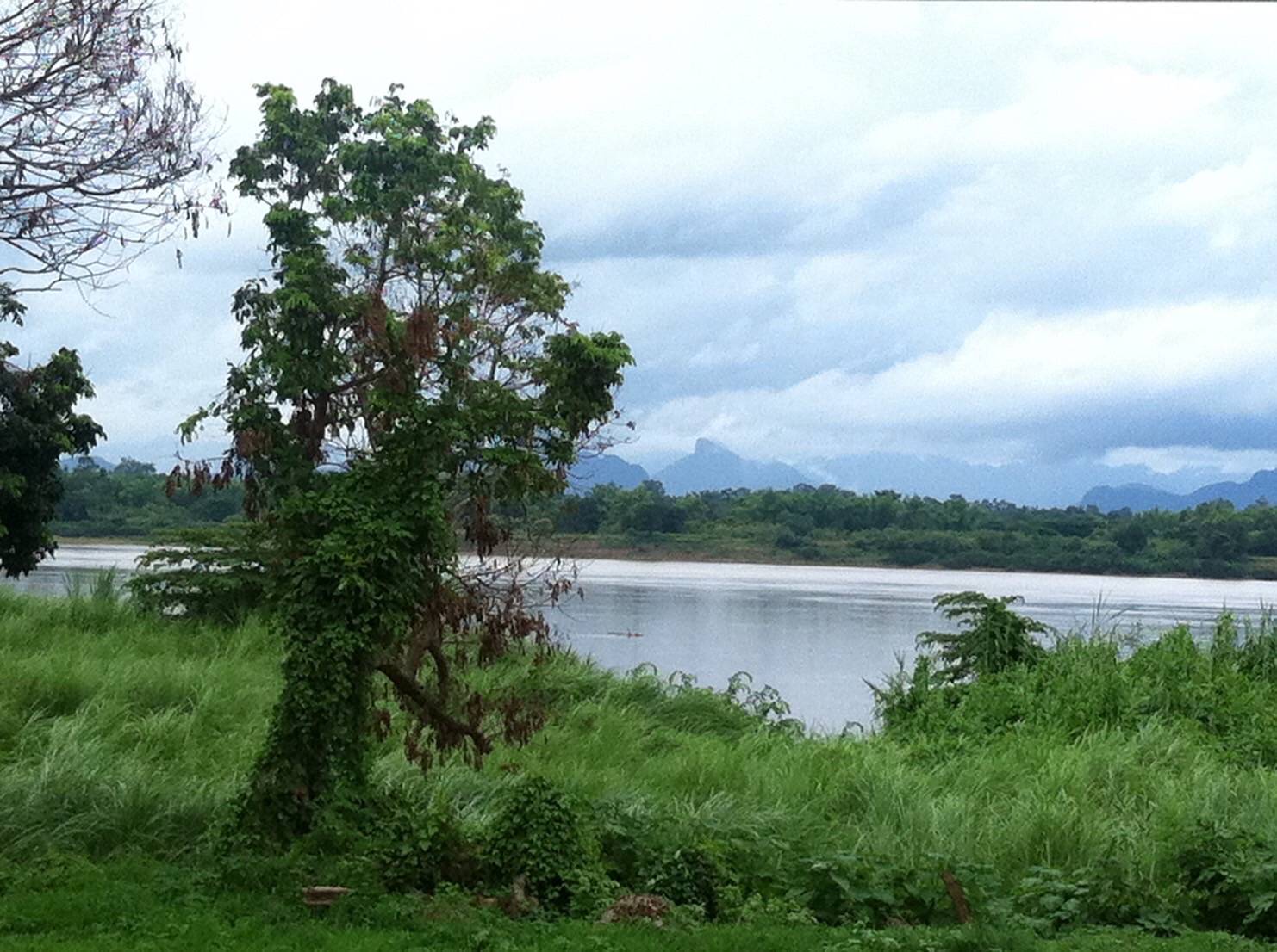 ขายที่ดินโฉนดริมแม่น้ำโขง อ.ท่าอุเทน จ.นครพนม 8ไร่86 ตรว.พร้อมบ้าน1หลัง วิวเทือกเขาลาว