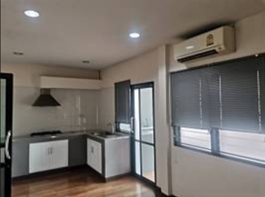 ***ให้เช่าตึก 3 ชั้น ทำเลทอง เดินทางสะดวก ใกล้ ร.ร.ราชวินิตบางแก้ว